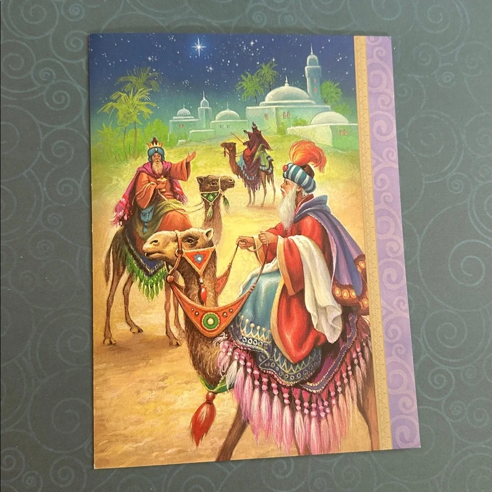 8 Christmas Greeting Cards (no envelopes included)